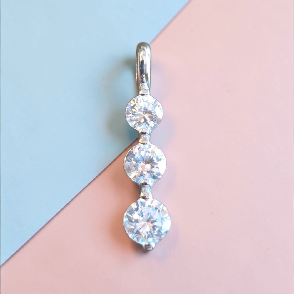 Sterling Silver Triple Cubic Zirconia Teardrop Pendant 925 Whiteā CZ